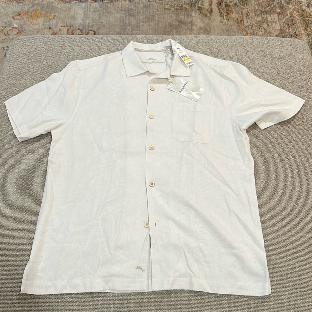 Men’s medium silk Tommy Bahama shirt new